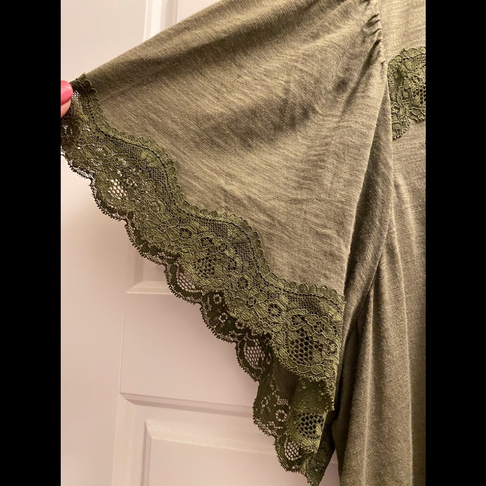 CeCe mock neck top, size XL - Picture 3 of 5